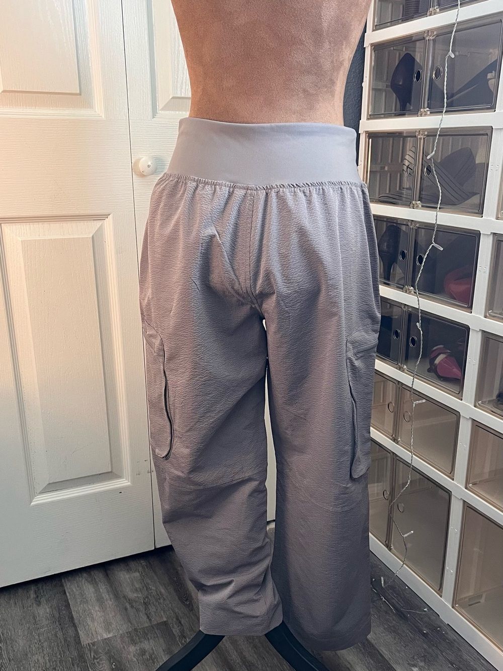 High-Rise Wide Leg Cargo Pants in Heather Gray - Picture 4 of 8